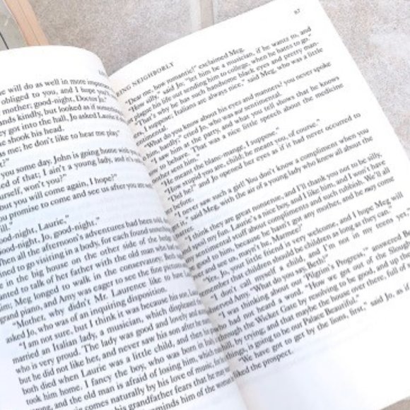 2 Books Little Women and Anne of Green Gables - Picture 2 of 5